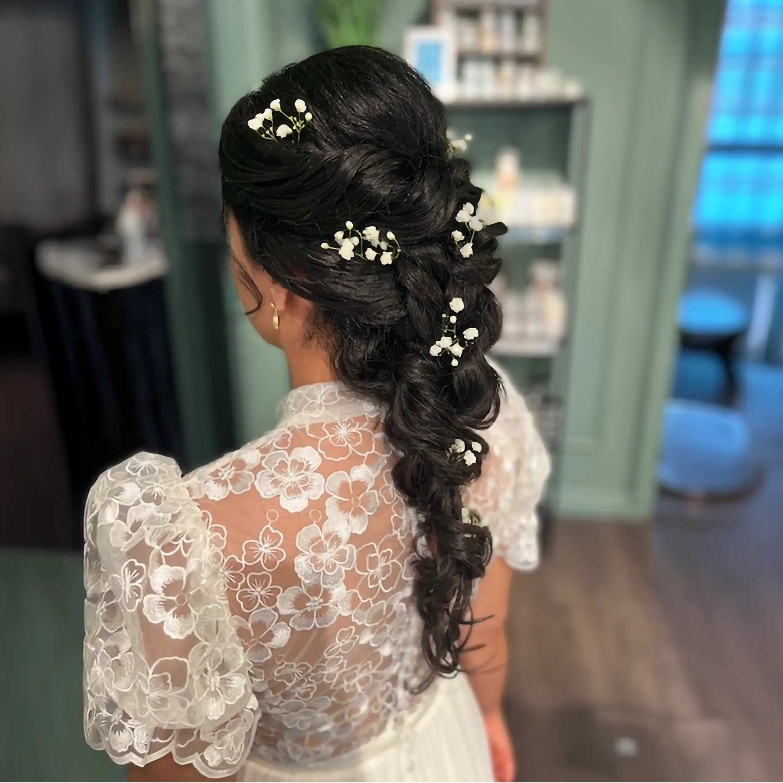 Bröllopspaket – uppsättning & smink i ett lyxigt helhetsgrepp från Pompadour Lounge i Västerås