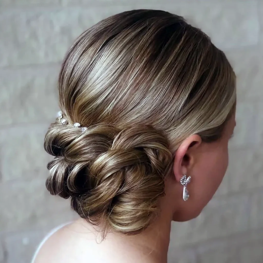 Ditt bröllop. Vår passion. På Pompadour Lounge i Västerås hjälper vi dig med skräddarsydd styling för din stora bröllopsdag