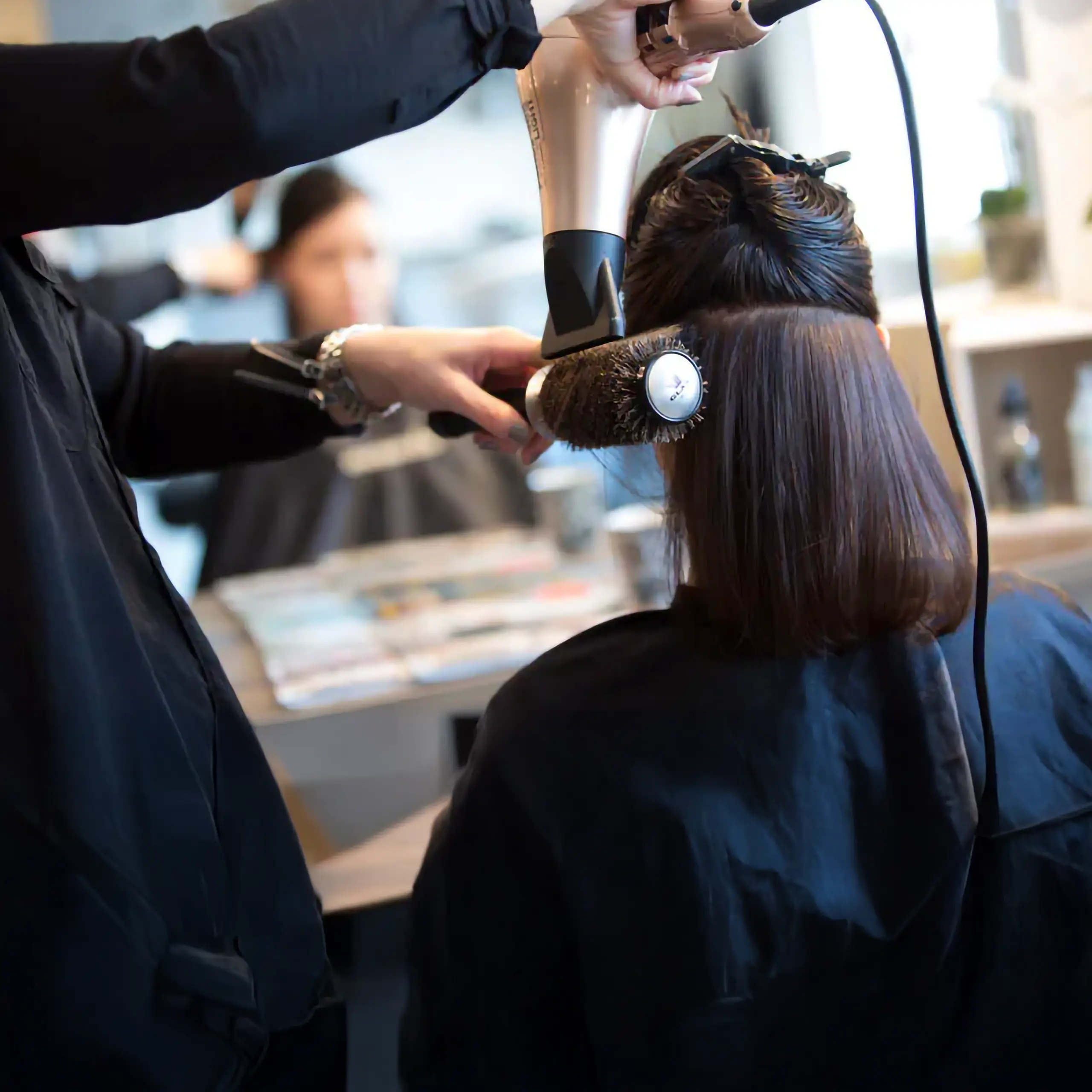 Pompadour Lounge – Hårstyling för vardag, fest och allt däremellan. Vi formar din frisyr efter tillfälle, stil och önskemål